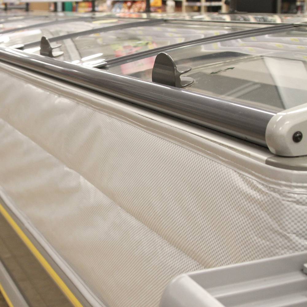 Thermal insulating mats with high insulation performance and less energy consumption